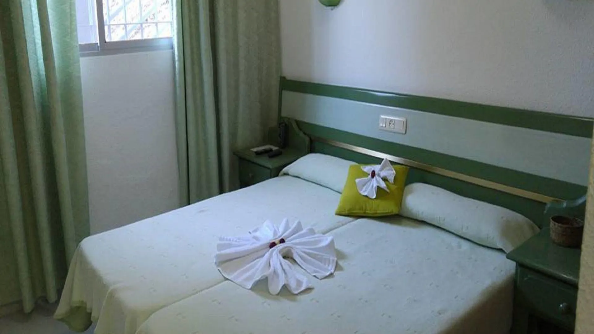 Hostal La Torre Almunecar Guest house