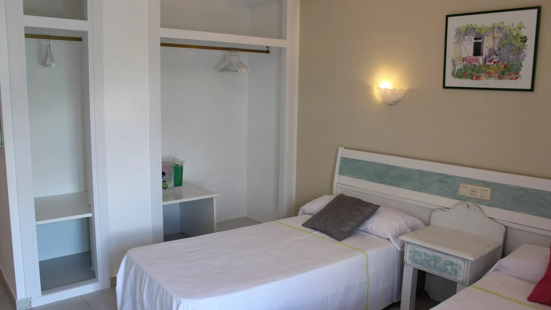 Hostal La Torre Almunecar Guest house